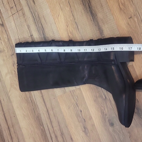 BCBGENERATION Black JL-JANISS Leather Criss-cross Zip Up Knee High Boot - Picture 3 of 16